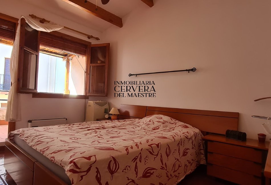 Inmobiliaria Cervera, empresa que ofrece las mejores propiedades de Cervera del Maestre. Adosados Familiares con Espacio para Niños en Cervera del Maestre. Habitación doble.
